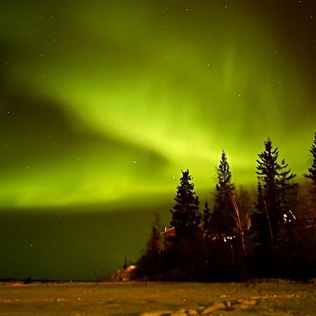 Mabuhay Lakeside Manor Bed and Breakfast Yellowknife Eksteriør billede