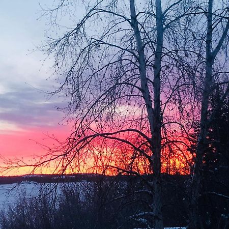 Mabuhay Lakeside Manor Bed and Breakfast Yellowknife Eksteriør billede