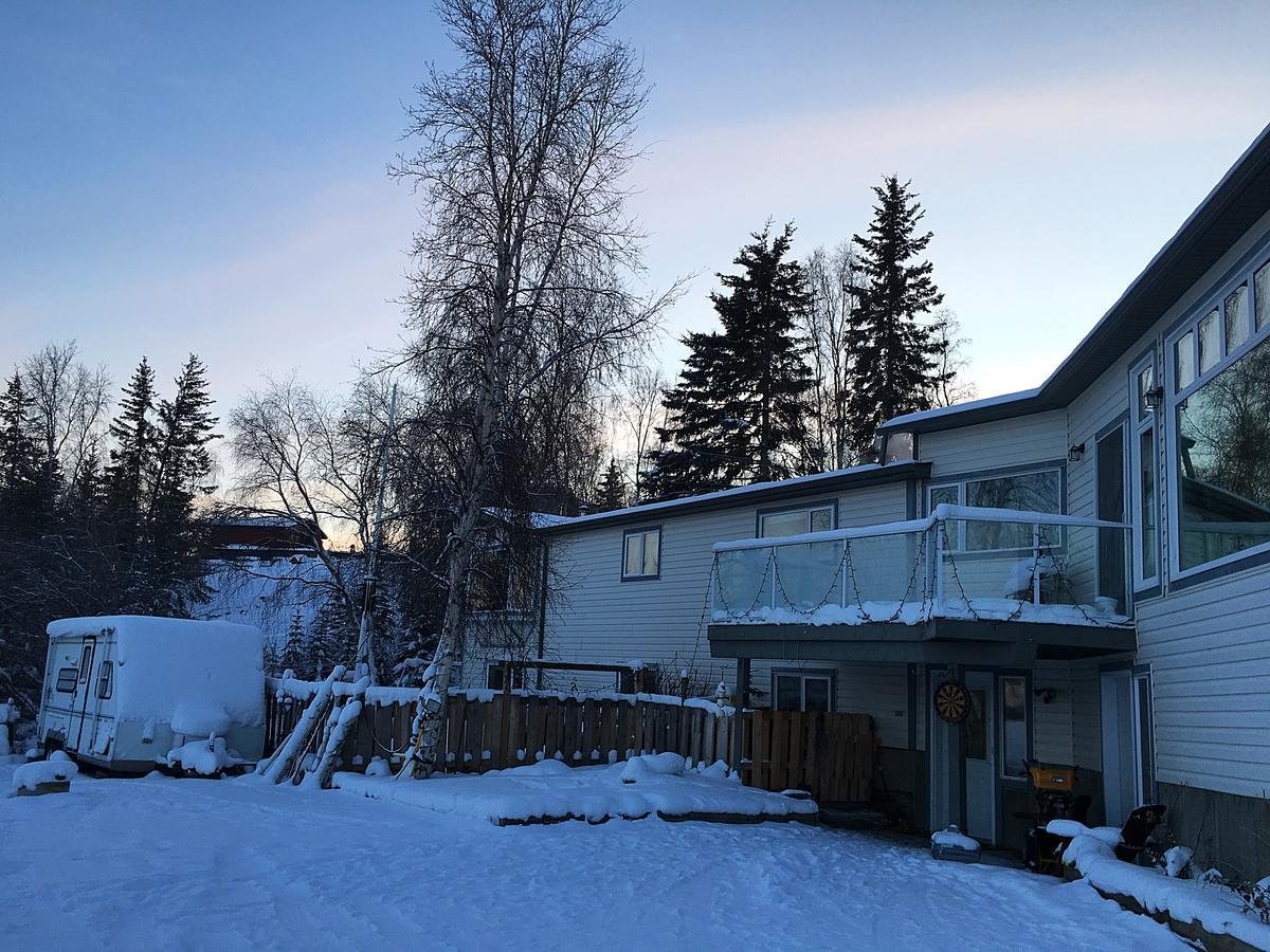 Mabuhay Lakeside Manor Bed and Breakfast Yellowknife Eksteriør billede