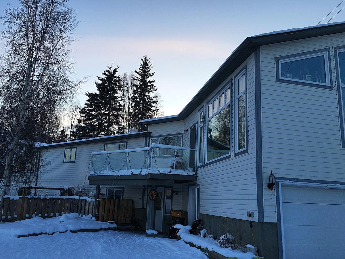 Mabuhay Lakeside Manor Bed and Breakfast Yellowknife Eksteriør billede
