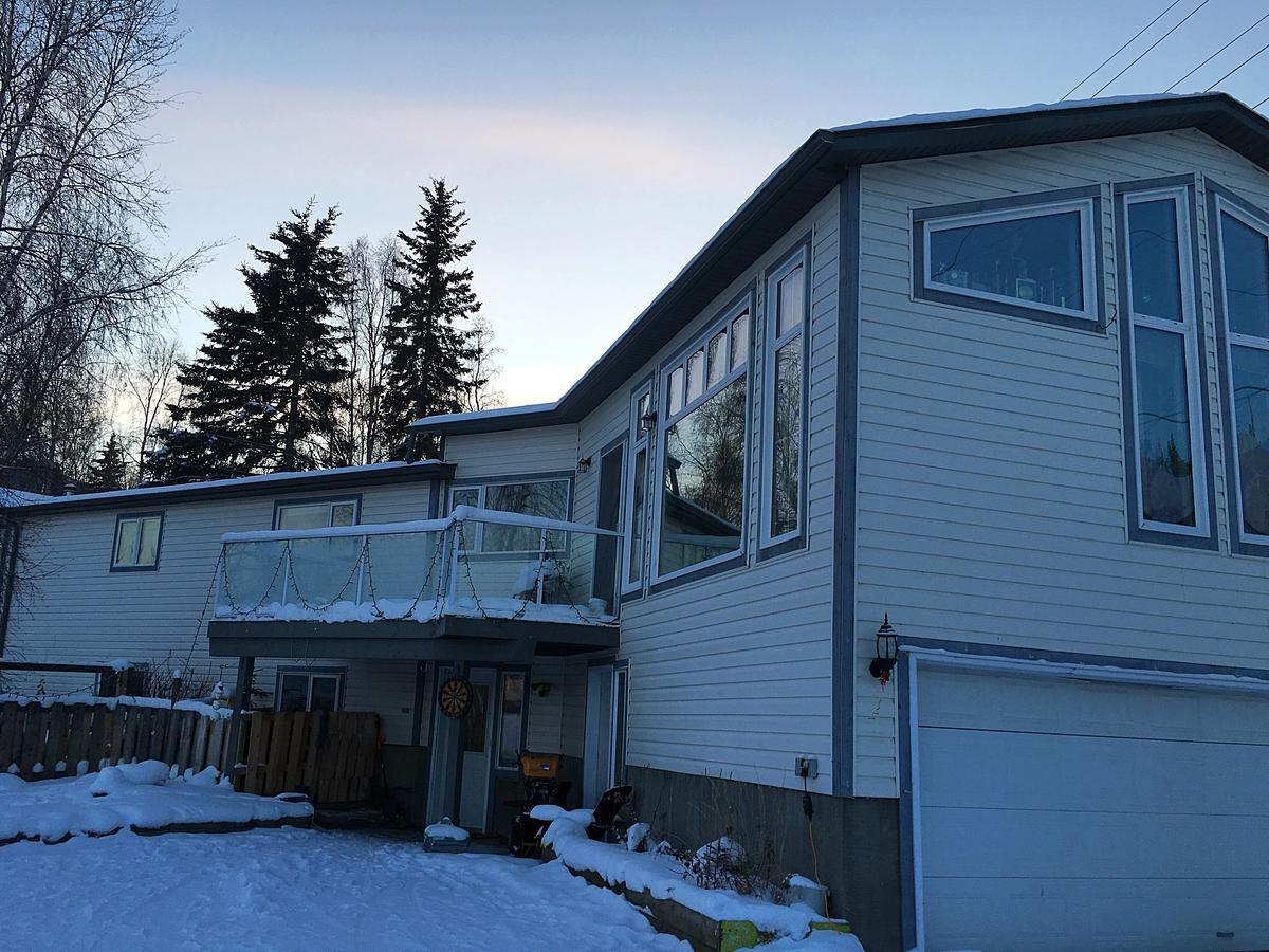 Mabuhay Lakeside Manor Bed and Breakfast Yellowknife Eksteriør billede