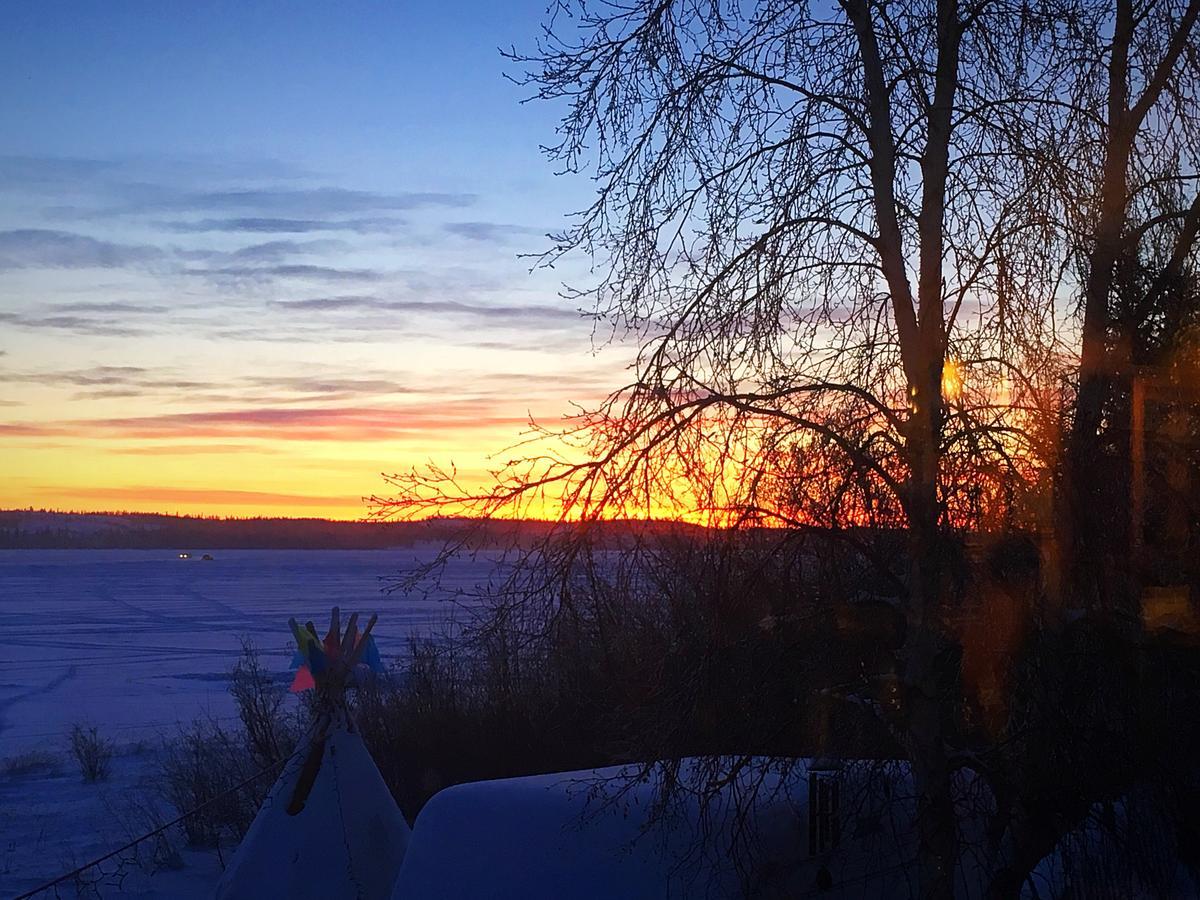 Mabuhay Lakeside Manor Bed and Breakfast Yellowknife Eksteriør billede