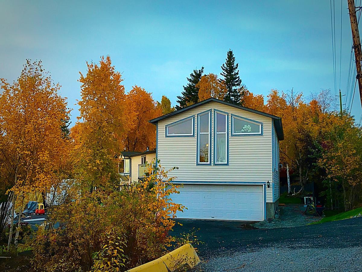 Mabuhay Lakeside Manor Bed and Breakfast Yellowknife Eksteriør billede