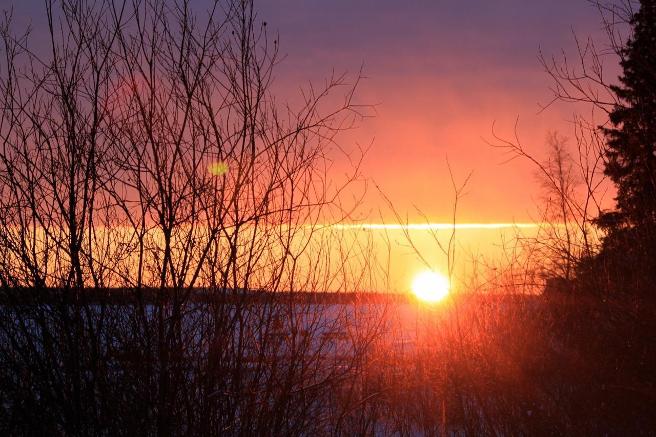 Mabuhay Lakeside Manor Bed and Breakfast Yellowknife Eksteriør billede
