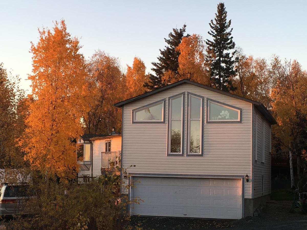 Mabuhay Lakeside Manor Bed and Breakfast Yellowknife Eksteriør billede