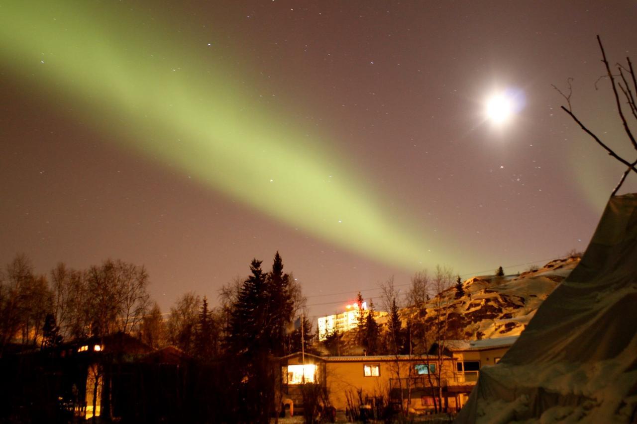 Mabuhay Lakeside Manor Bed and Breakfast Yellowknife Eksteriør billede
