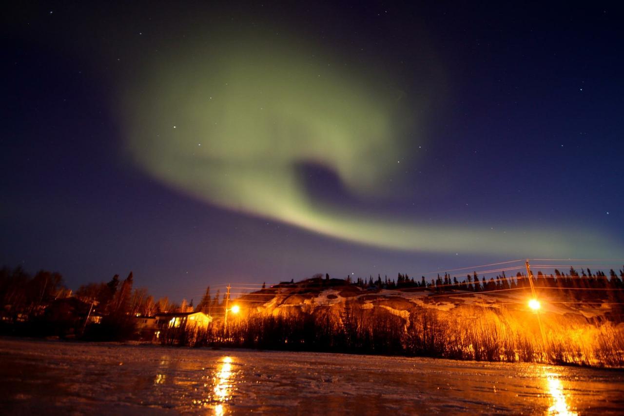 Mabuhay Lakeside Manor Bed and Breakfast Yellowknife Eksteriør billede