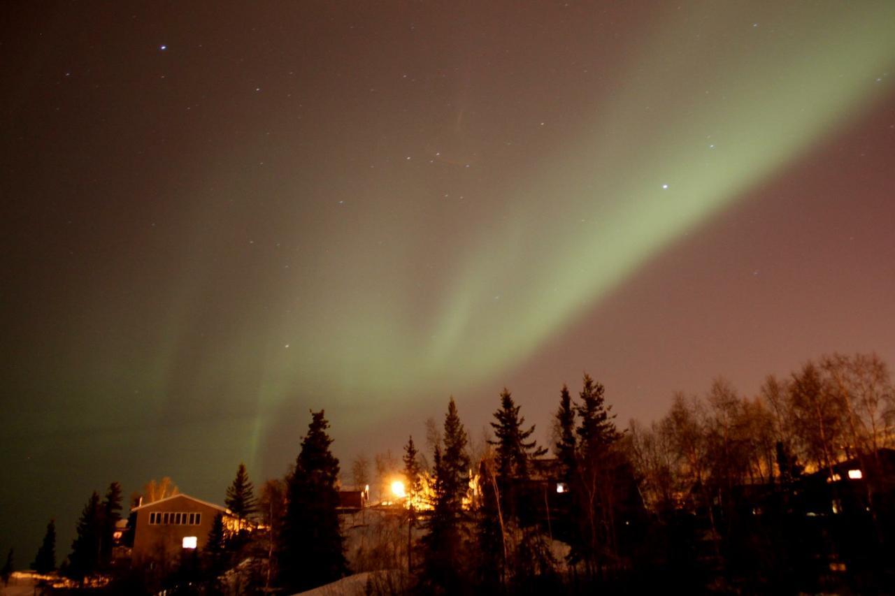 Mabuhay Lakeside Manor Bed and Breakfast Yellowknife Eksteriør billede