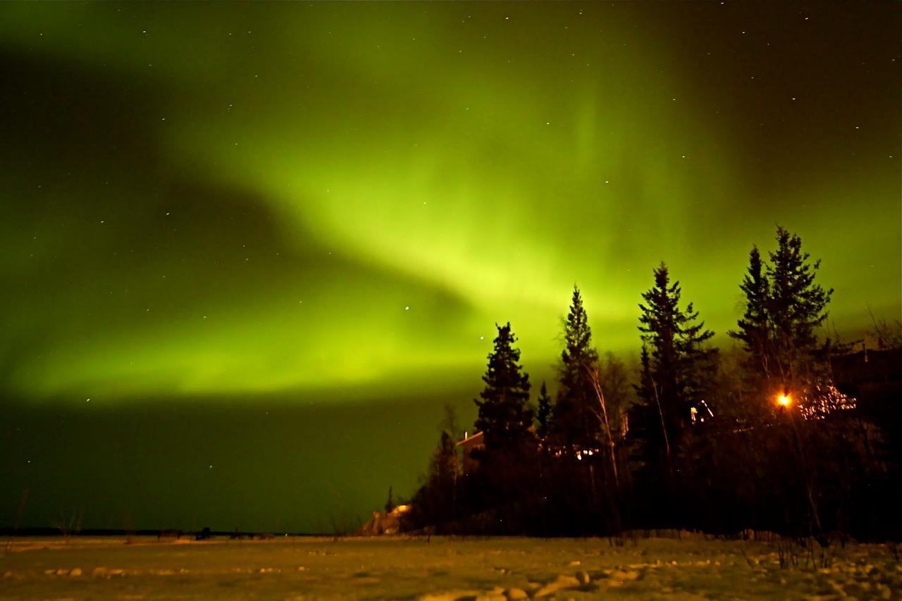 Mabuhay Lakeside Manor Bed and Breakfast Yellowknife Eksteriør billede