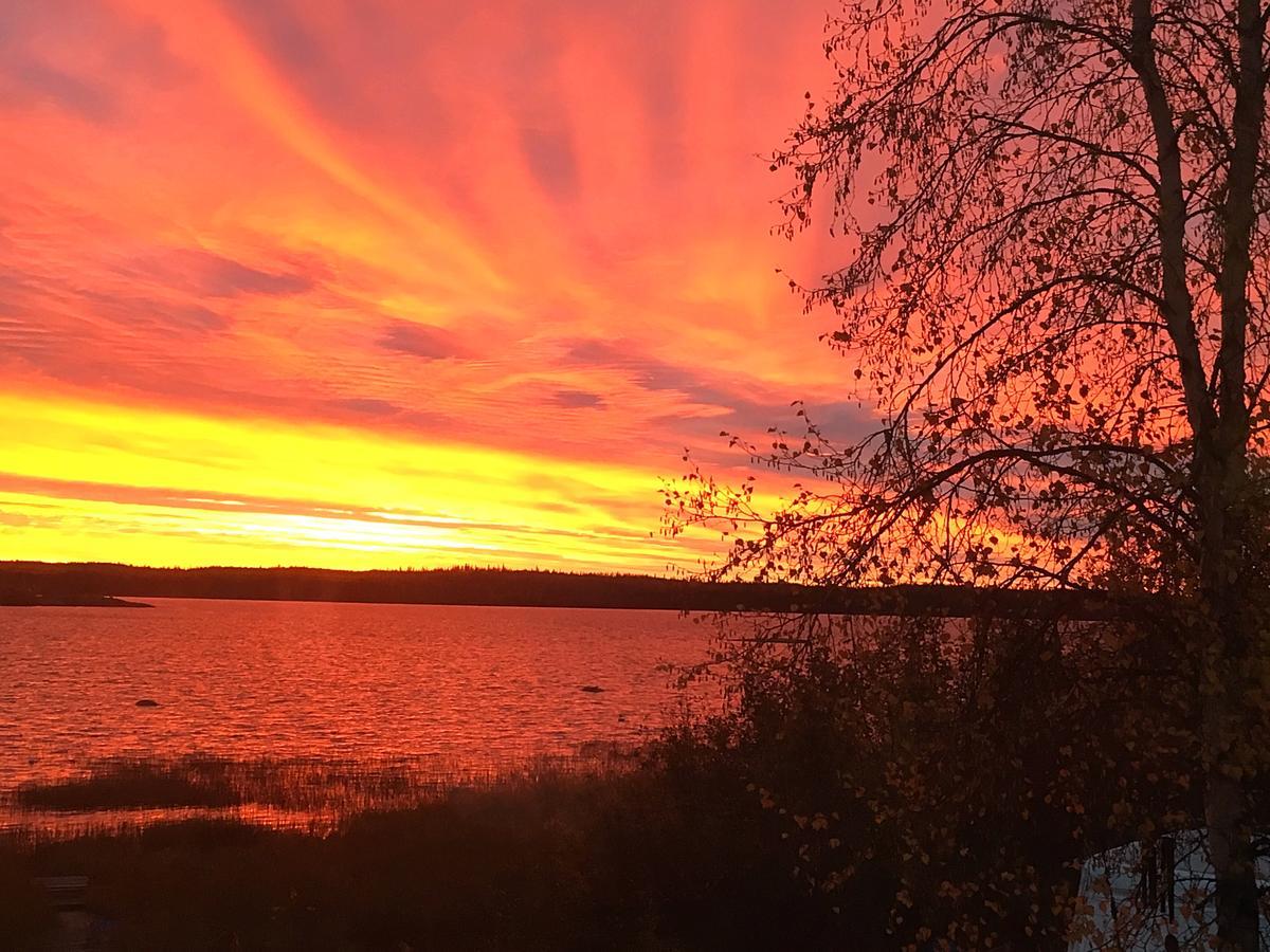 Mabuhay Lakeside Manor Bed and Breakfast Yellowknife Eksteriør billede