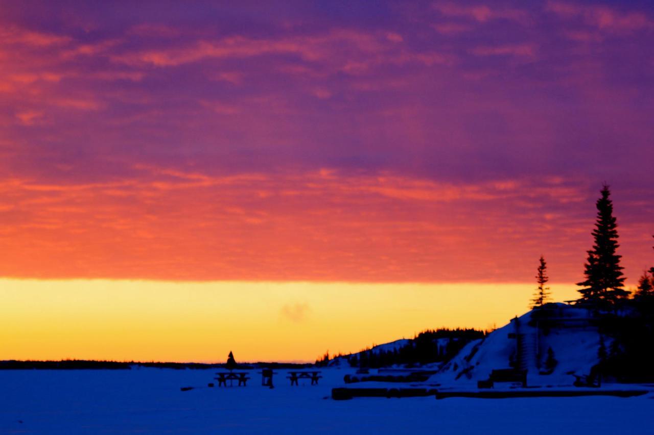 Mabuhay Lakeside Manor Bed and Breakfast Yellowknife Eksteriør billede