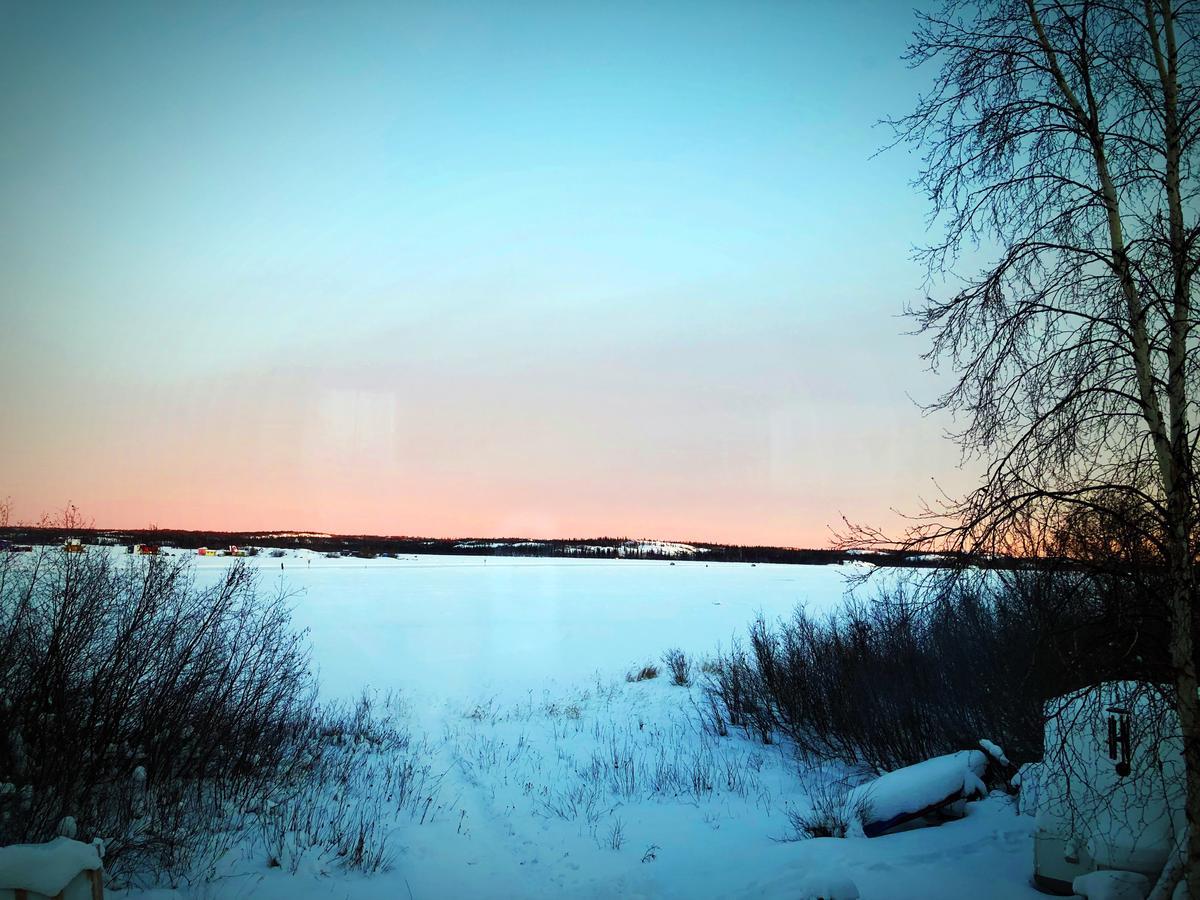 Mabuhay Lakeside Manor Bed and Breakfast Yellowknife Eksteriør billede