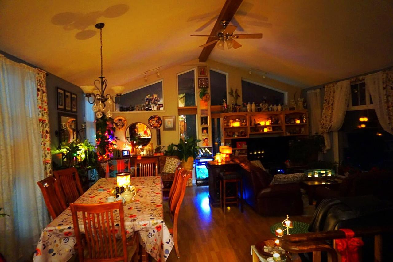 Mabuhay Lakeside Manor Bed and Breakfast Yellowknife Eksteriør billede