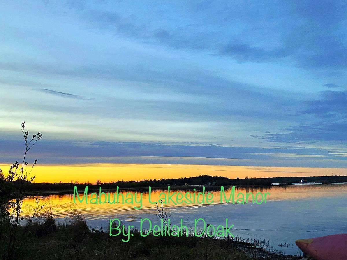Mabuhay Lakeside Manor Bed and Breakfast Yellowknife Eksteriør billede