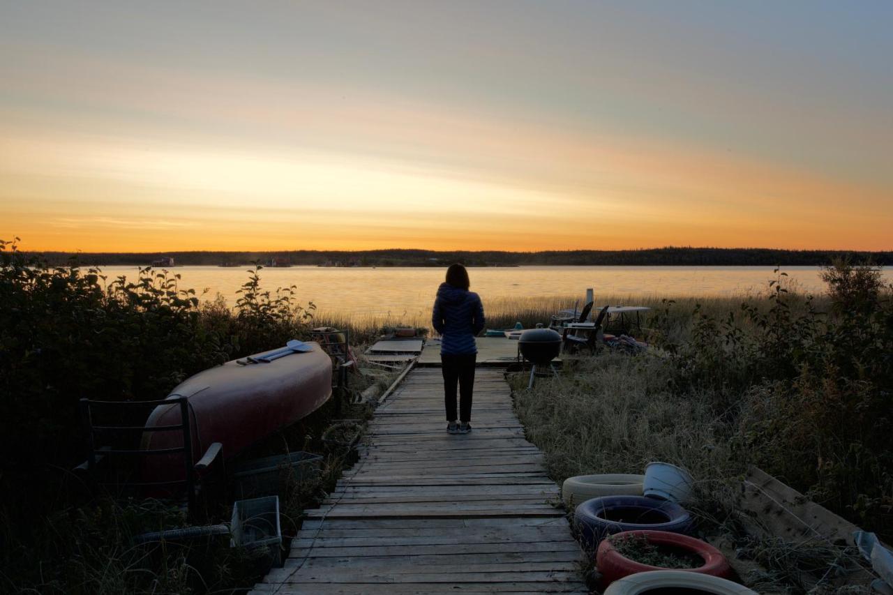 Mabuhay Lakeside Manor Bed and Breakfast Yellowknife Eksteriør billede
