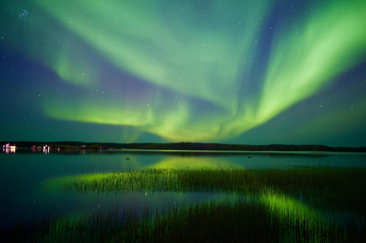 Mabuhay Lakeside Manor Bed and Breakfast Yellowknife Eksteriør billede