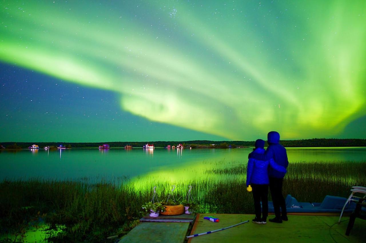 Mabuhay Lakeside Manor Bed and Breakfast Yellowknife Eksteriør billede