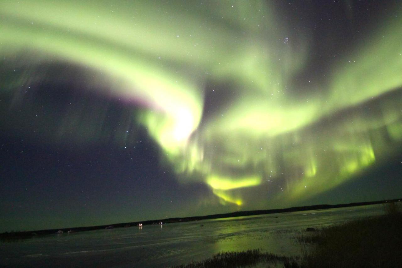 Mabuhay Lakeside Manor Bed and Breakfast Yellowknife Eksteriør billede