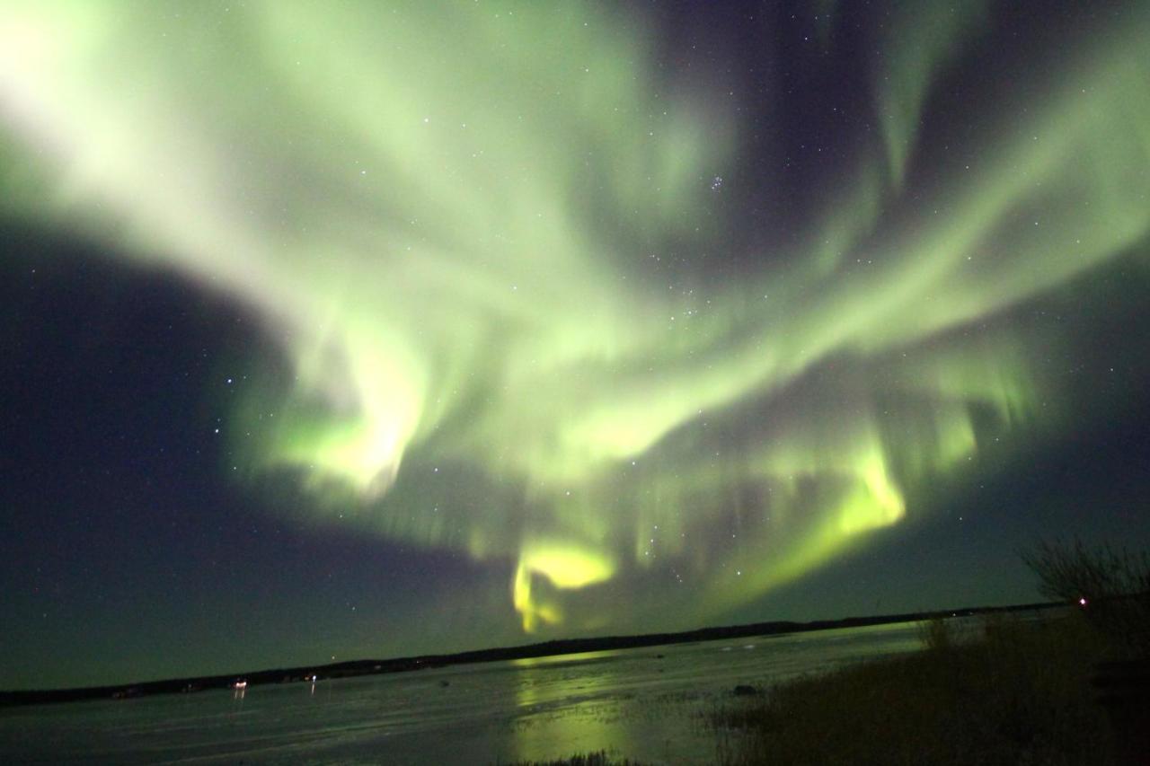 Mabuhay Lakeside Manor Bed and Breakfast Yellowknife Eksteriør billede