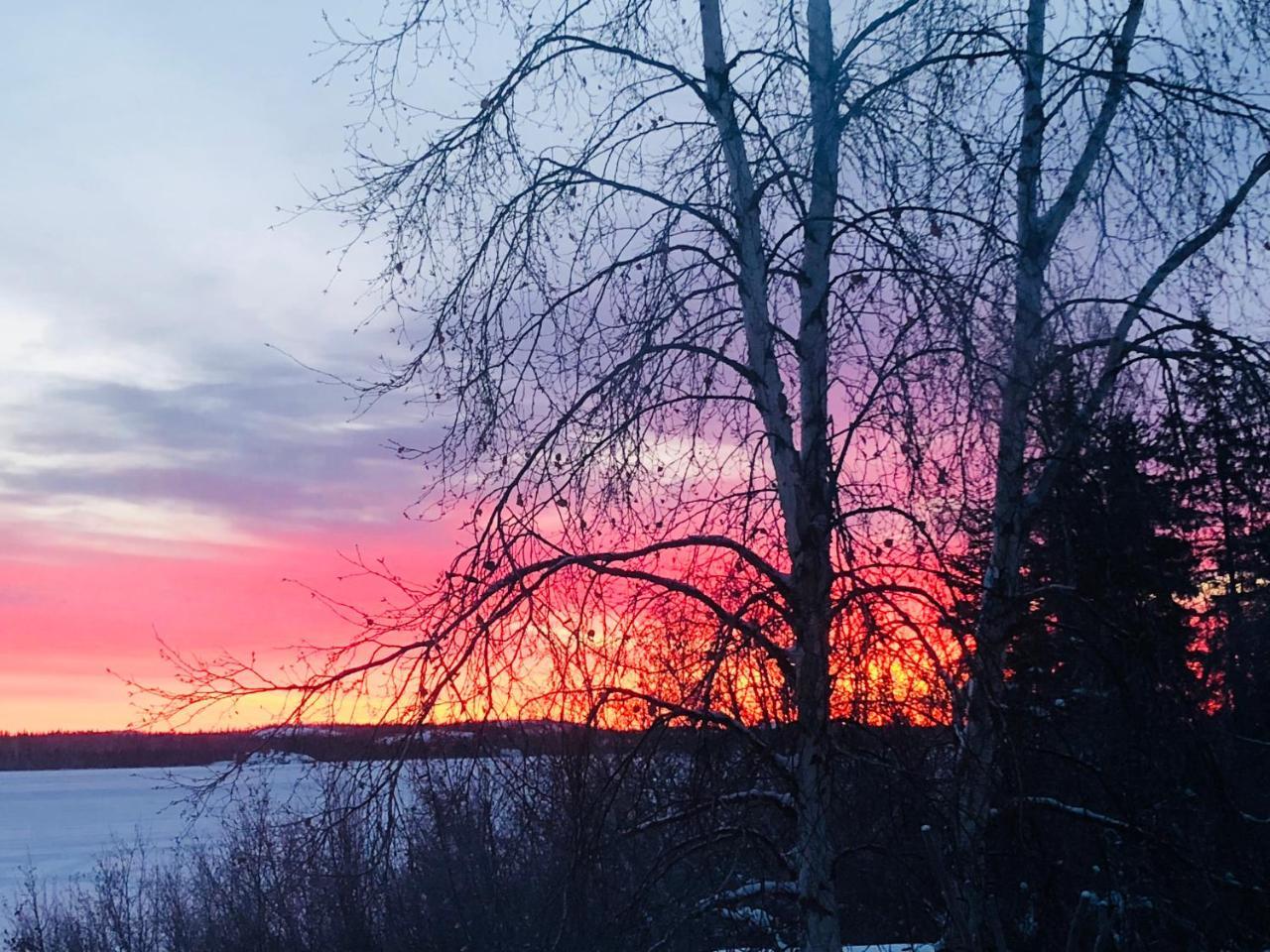 Mabuhay Lakeside Manor Bed and Breakfast Yellowknife Eksteriør billede