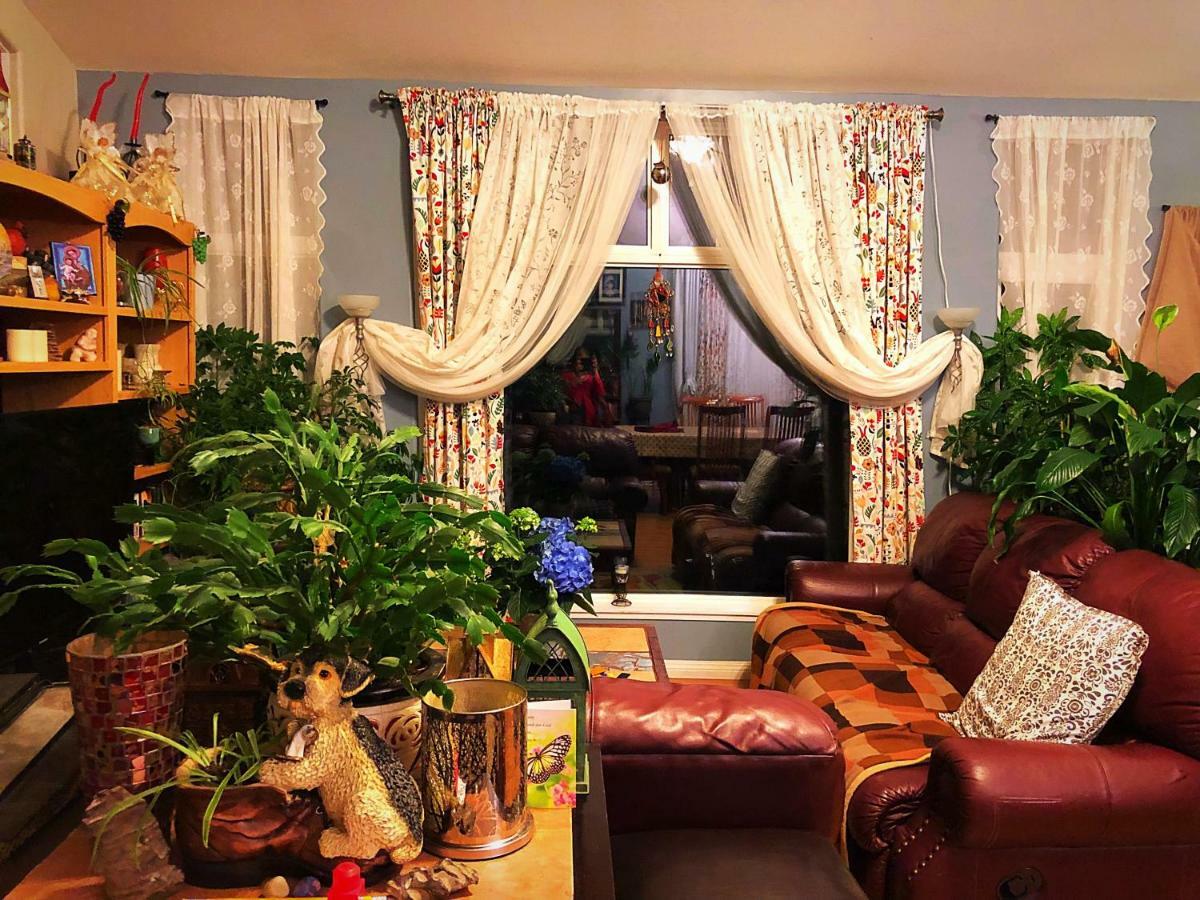 Mabuhay Lakeside Manor Bed and Breakfast Yellowknife Eksteriør billede