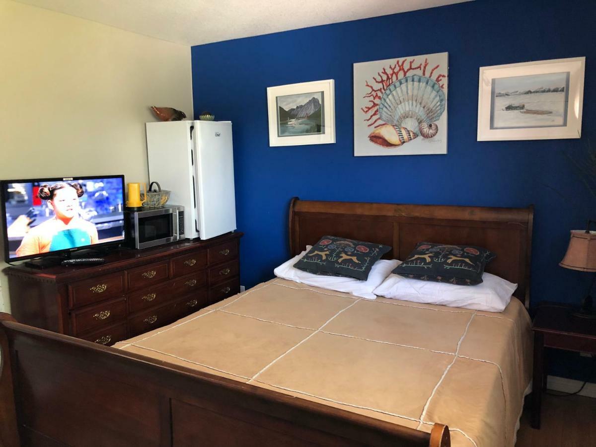 Mabuhay Lakeside Manor Bed and Breakfast Yellowknife Eksteriør billede